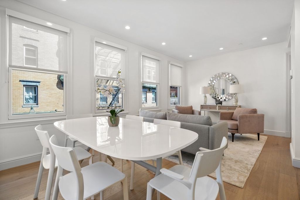 Dining room, Interior, Living room, Recessed Lighting, Wood Texture Flooring
