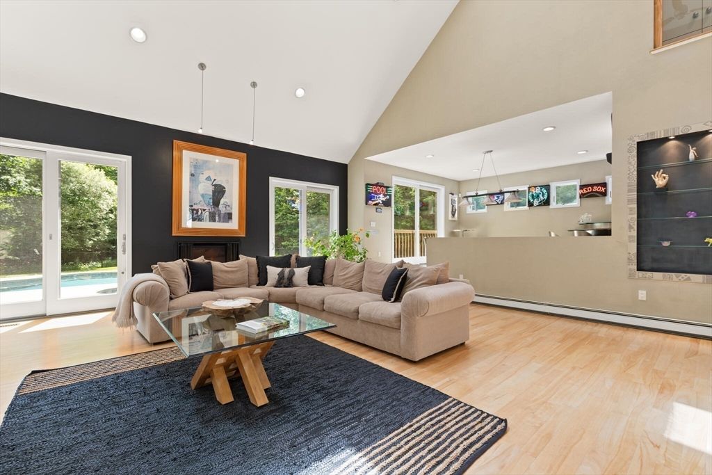 Interior, Living room, Pendant Lights, Recessed Lighting, Wood Texture Flooring