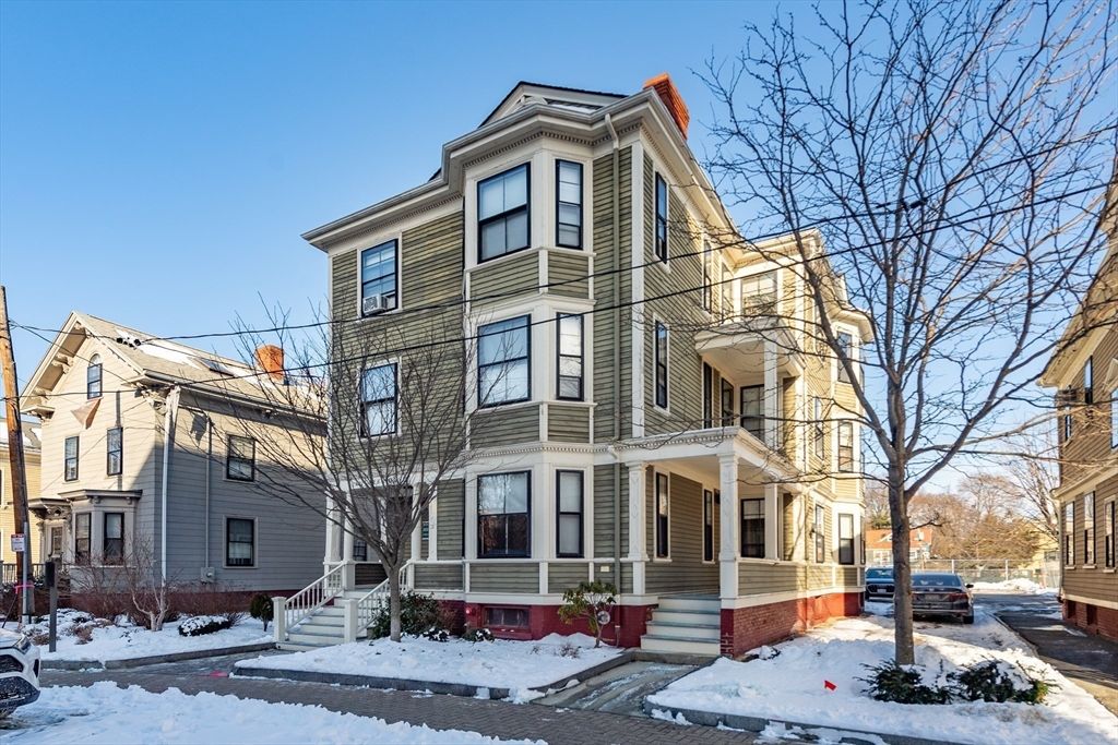 Exterior, Facade, Queen Anne Victorian
