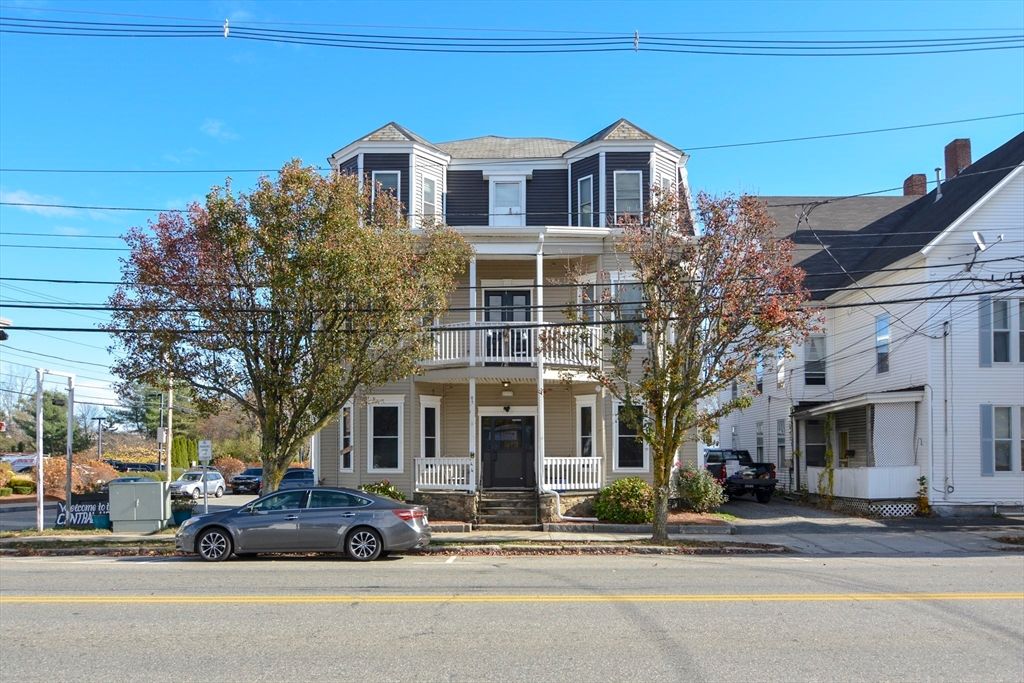 Exterior, Facade, Queen Anne Victorian