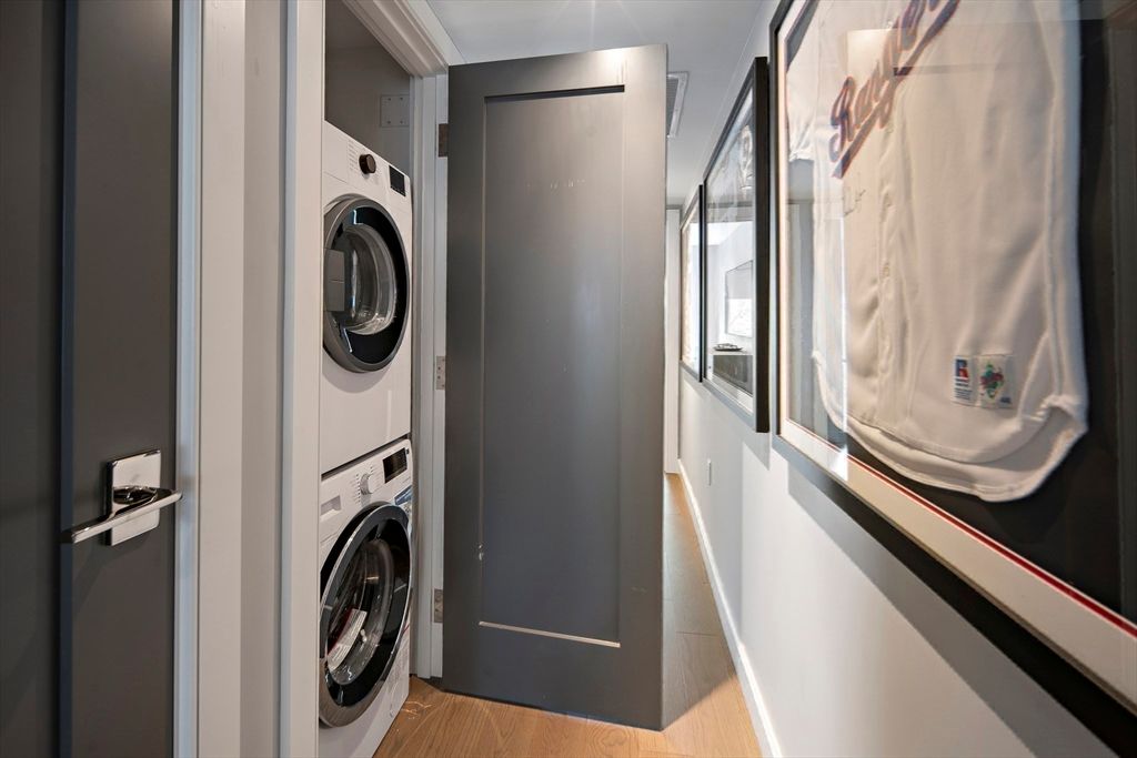 Interior, Utility Closets, Washer, Wood Texture Flooring