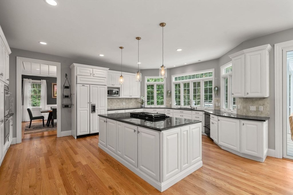 Dining room, Interior, Kitchen, Pendant Lights, Recessed Lighting, Wood Texture Flooring