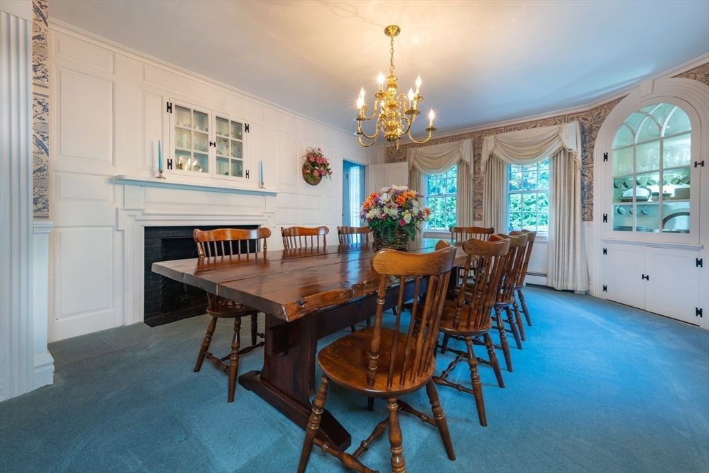 Chandelier, Dining room, Fireplace, Interior