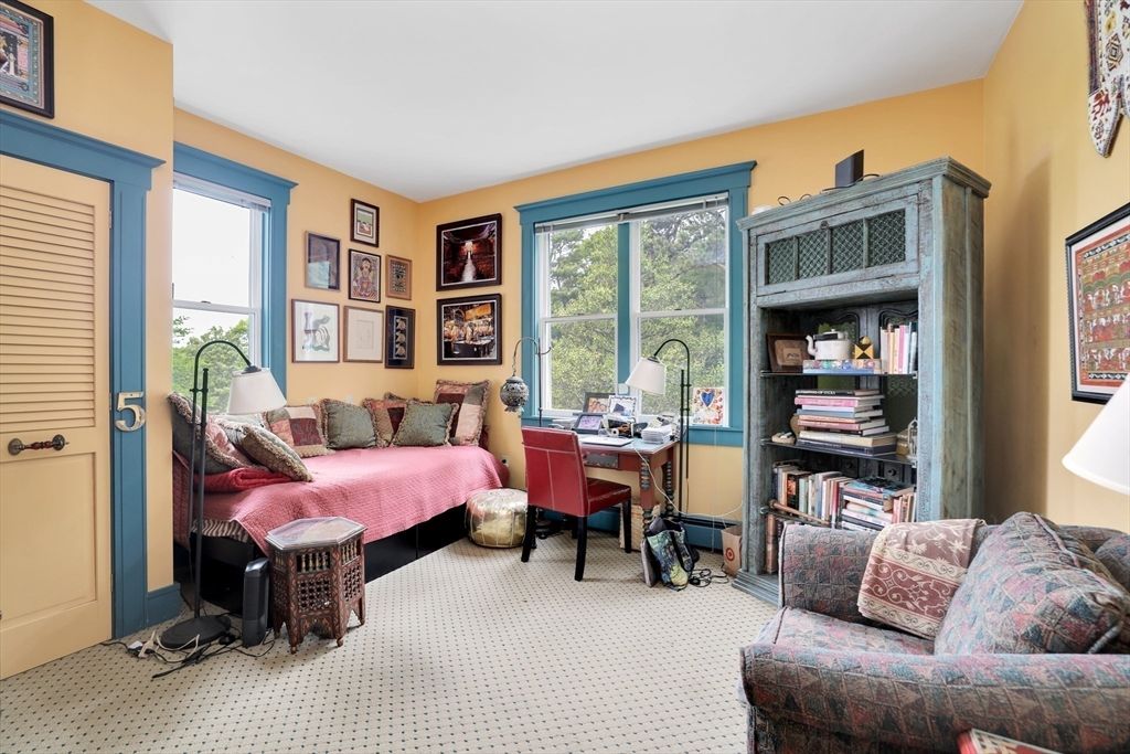 Home Office, Interior