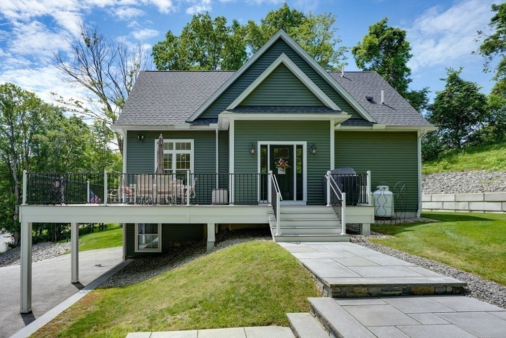 Exterior, Facade, Queen Anne Victorian