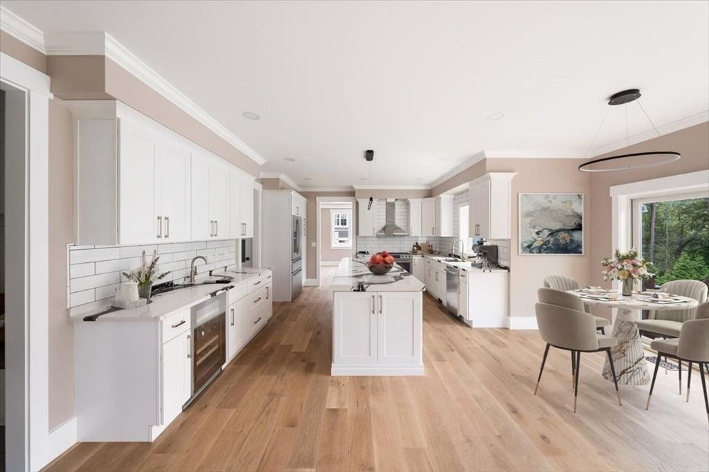 Dining room, Interior, Kitchen, Pendant Lights, Recessed Lighting, Wood Texture Flooring