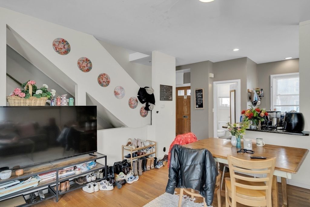 Dining room, Interior, Recessed Lighting, Wood Texture Flooring