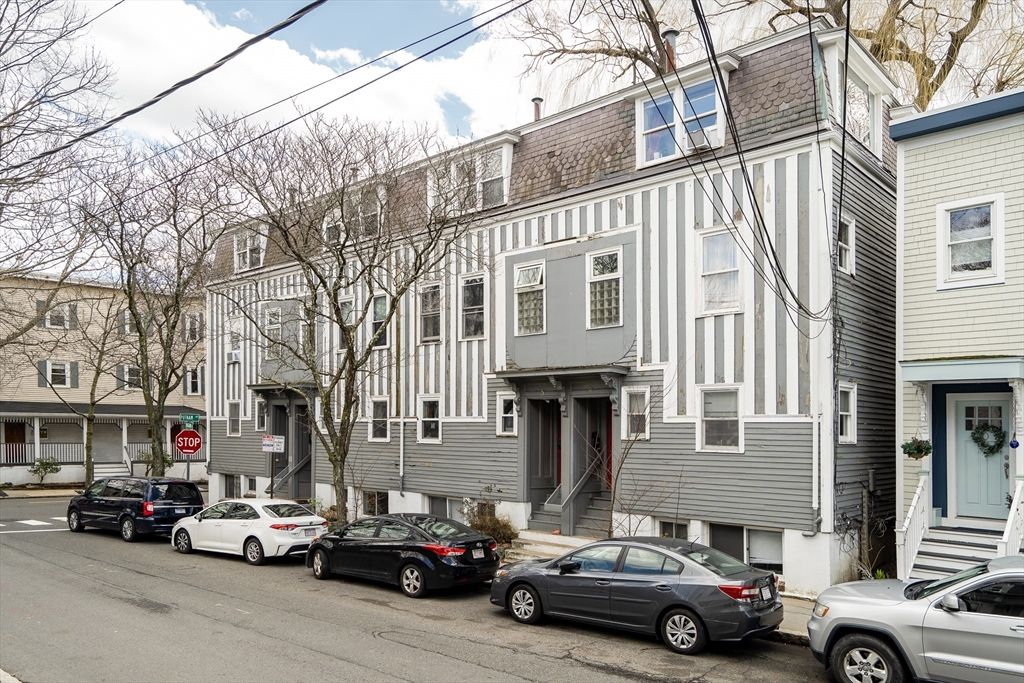 Exterior, Facade, Rowhouse