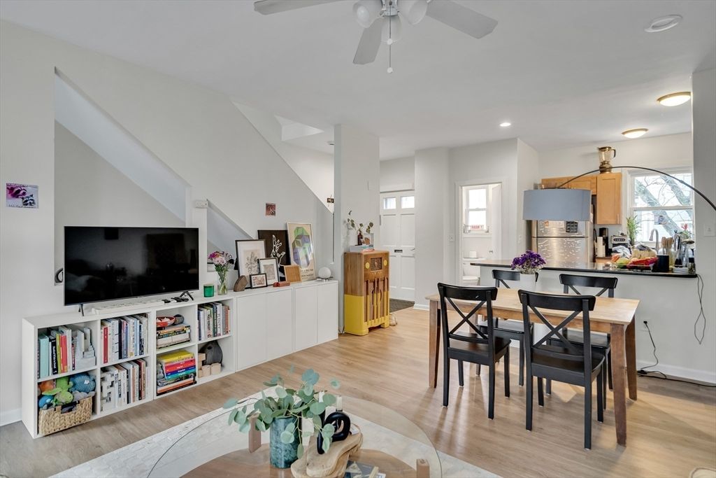 Dining room, Interior, Recessed Lighting, Wood Texture Flooring