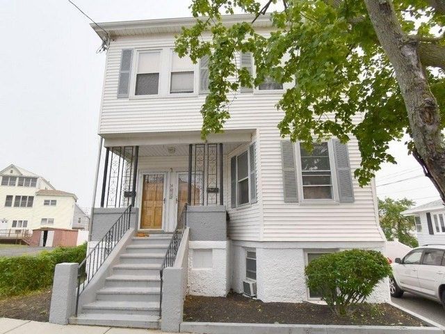 Exterior, Facade, Rowhouse