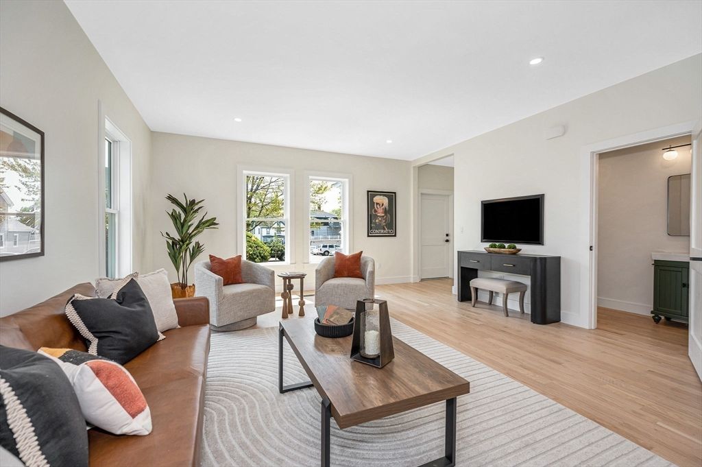 Interior, Living room, Recessed Lighting, Wood Texture Flooring
