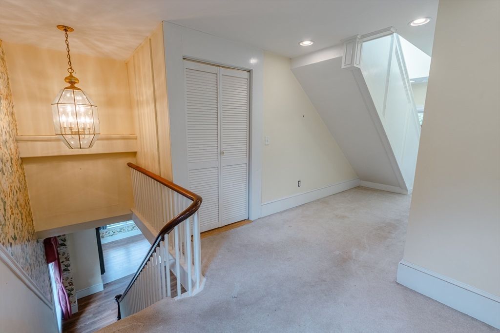 Empty room, Interior, Pendant Lights, Recessed Lighting