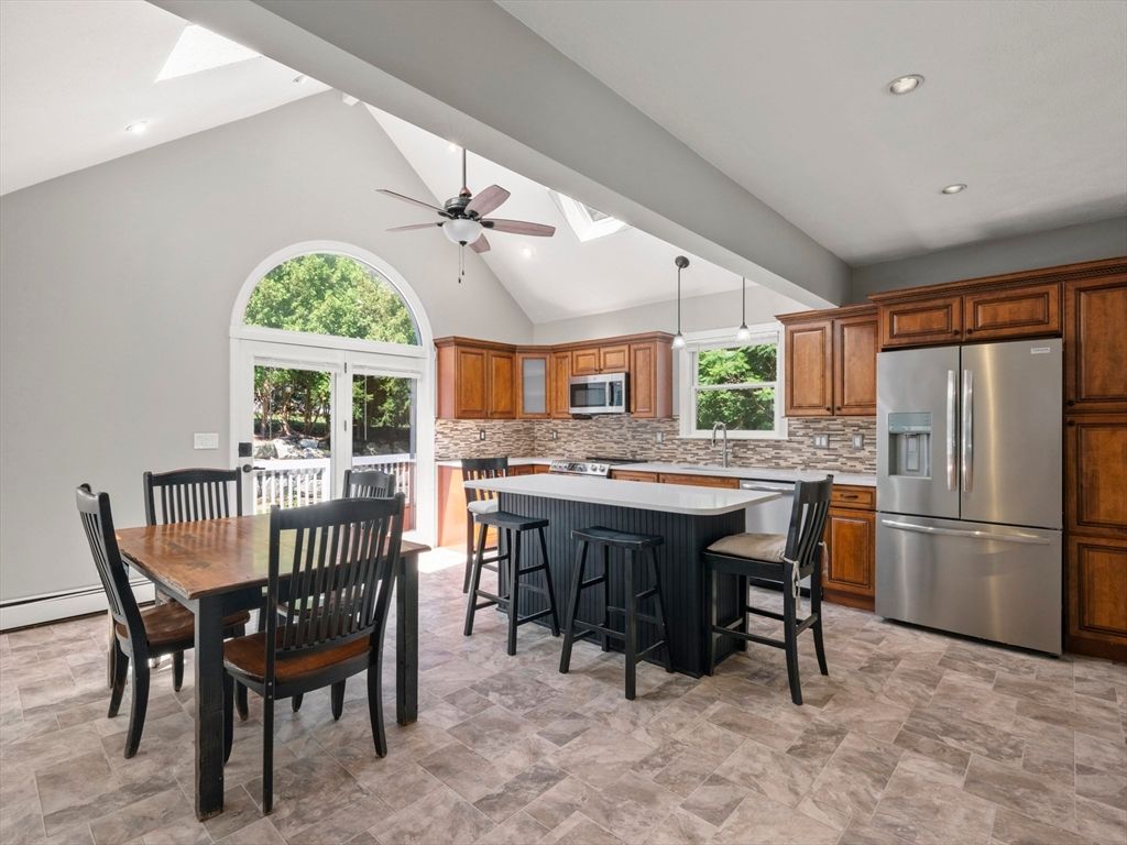 Dining room, Interior, Kitchen, Recessed Lighting, Stainless Steel Appliances