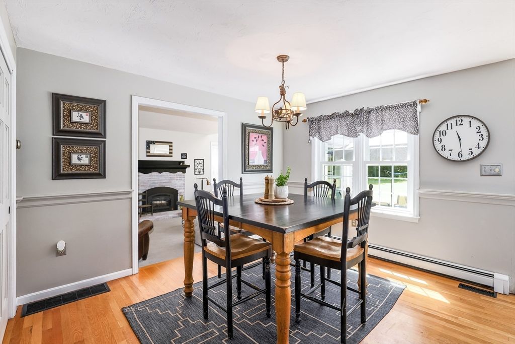 Chandelier, Dining room, Fireplace, Interior, Wood Texture Flooring