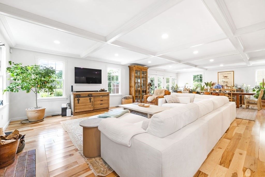 Dining room, Interior, Living room, Recessed Lighting, Wood Texture Flooring