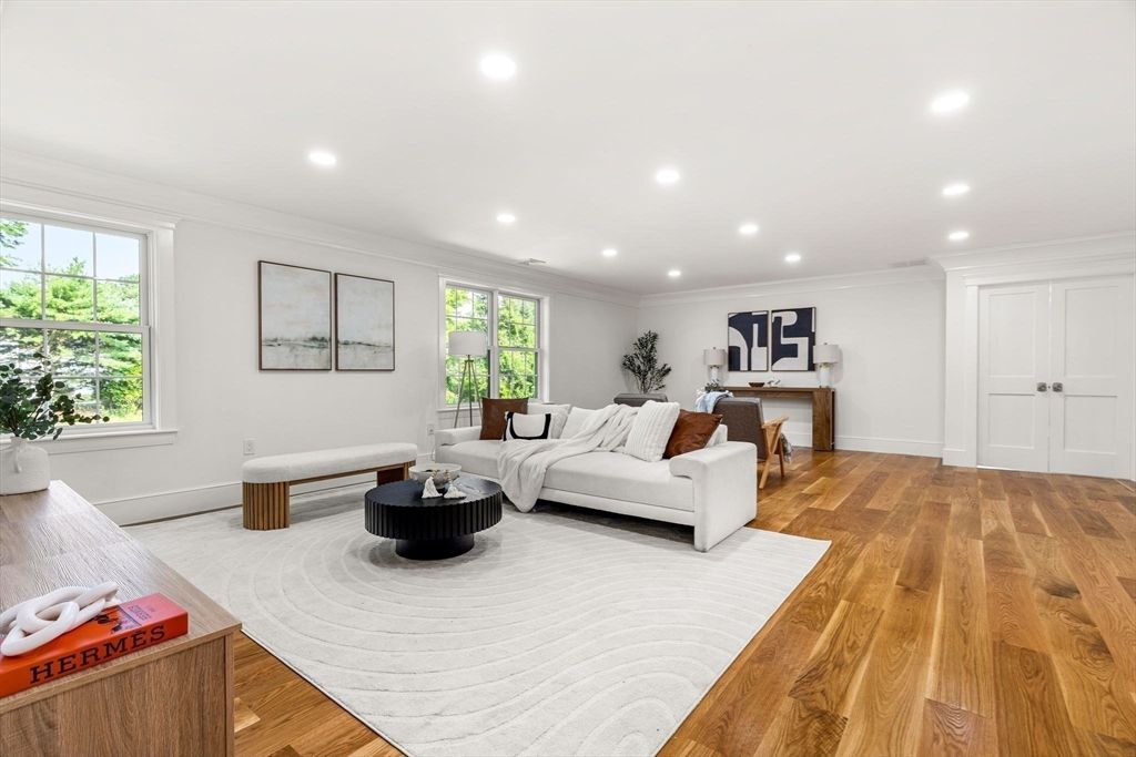 Bedroom, Interior, Living room, Recessed Lighting, Wood Texture Flooring