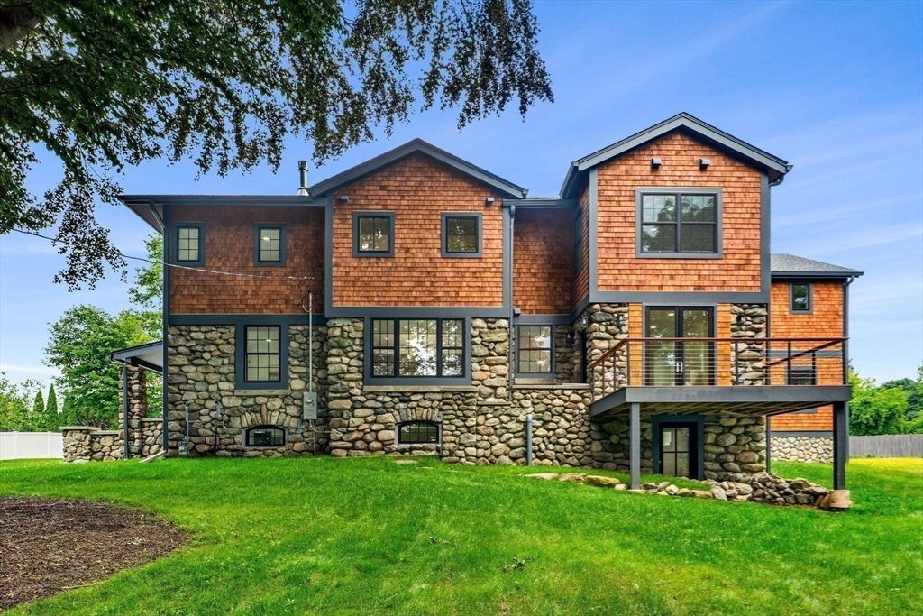 Backyard, Exterior, Facade, Brick Facade, Brick Traditional