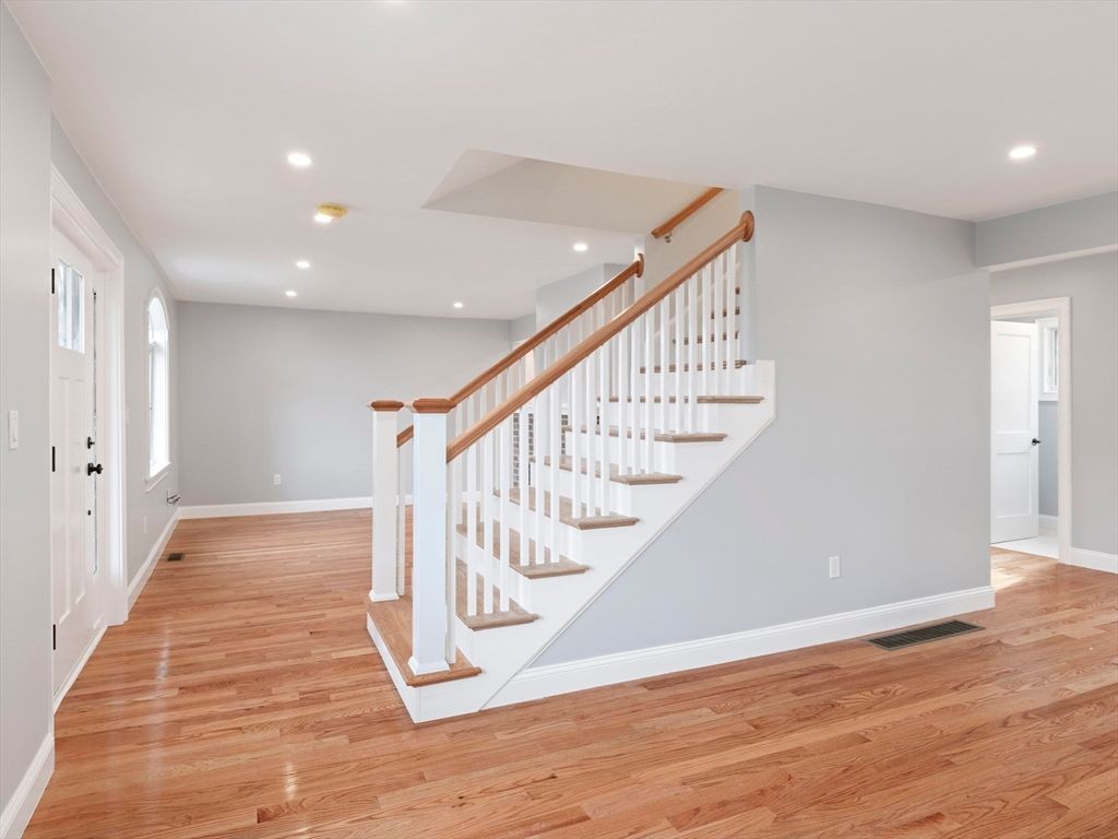 Interior, Recessed Lighting, Wood Texture Flooring