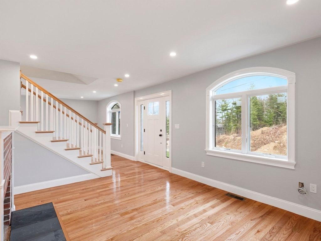 Interior, Recessed Lighting, Wood Texture Flooring
