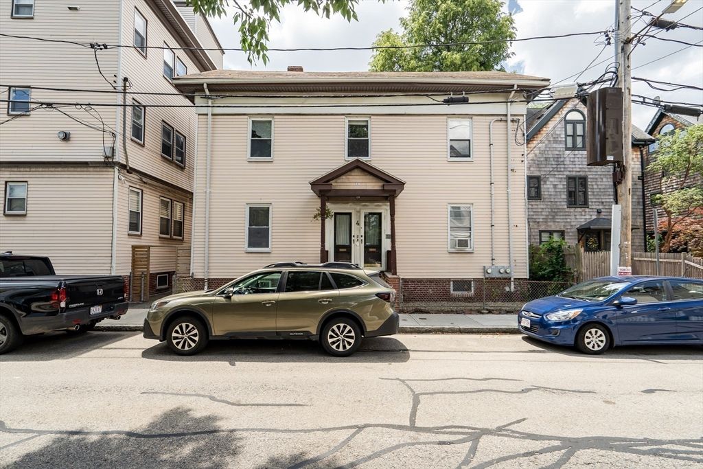 Exterior, Facade, Brick Facade, Rowhouse