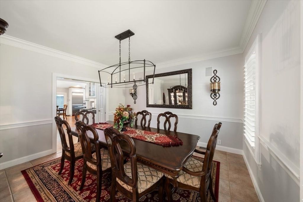 Chandelier, Dining room, Interior, Pendant Lights