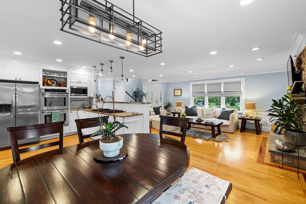 Dining room, Interior, Kitchen, Living room, Pendant Lights, Recessed Lighting, Stainless Steel Appliances, Wood Texture Flooring