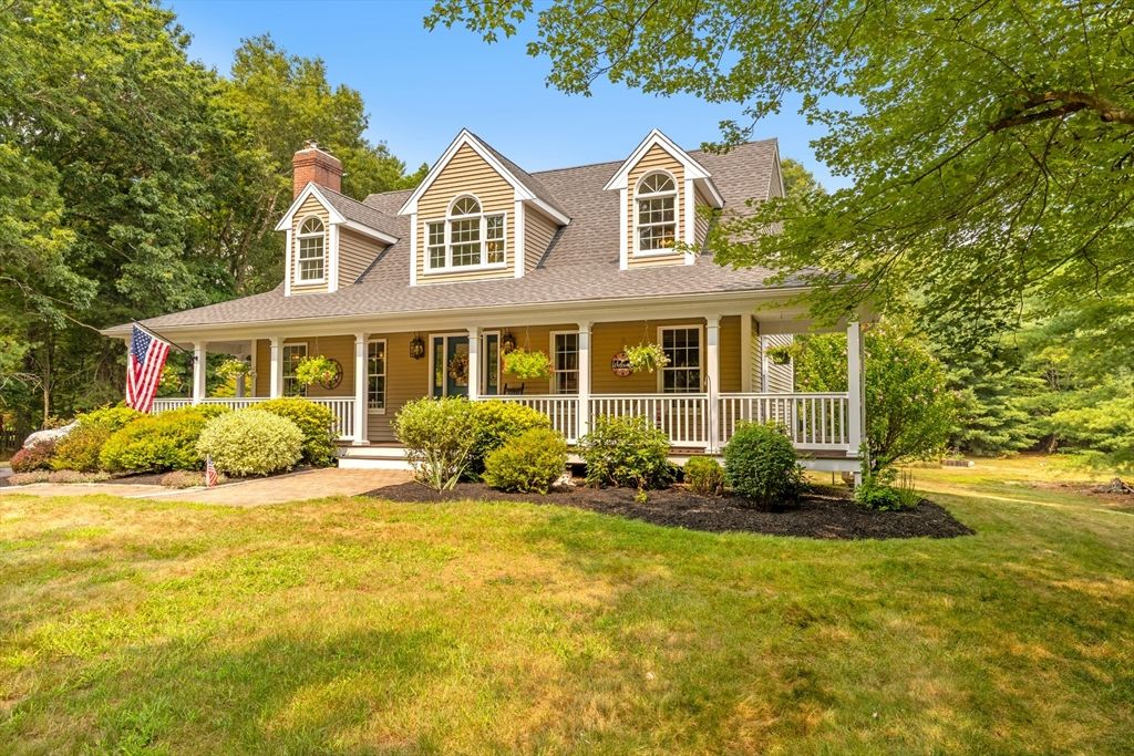 Exterior, Facade, Cape Cod