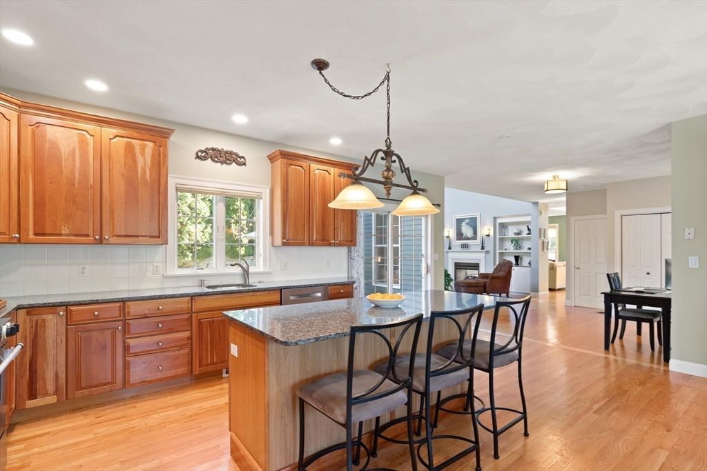 Dining room, Interior, Kitchen, Pendant Lights, Recessed Lighting, Wood Texture Flooring