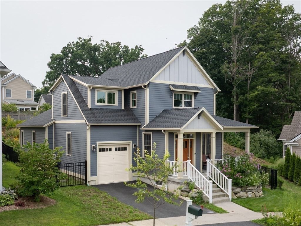 Attached, Exterior, Facade, Farmhouse