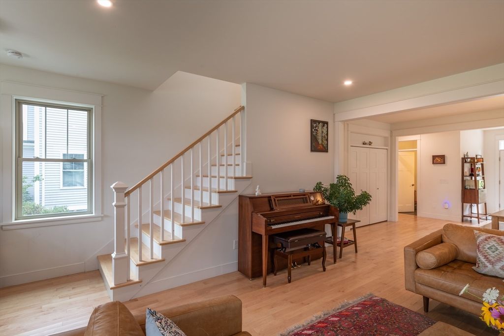 Interior, Piano, Recessed Lighting, Wood Texture Flooring