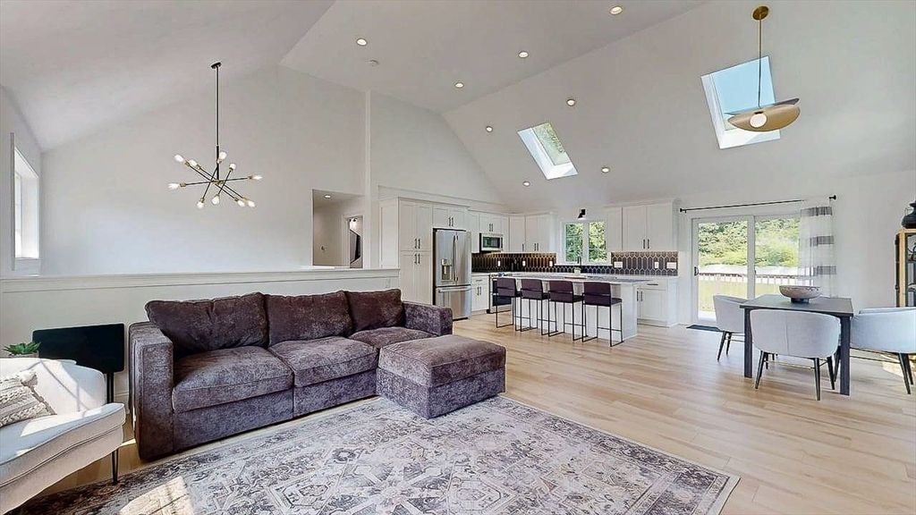 Dining room, Interior, Kitchen, Living room, Pendant Lights, Recessed Lighting, Wood Texture Flooring