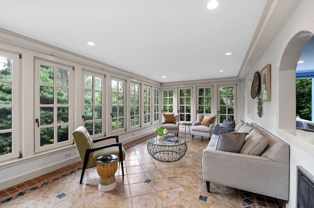 Interior, Living room, Recessed Lighting, Sun Room, Water