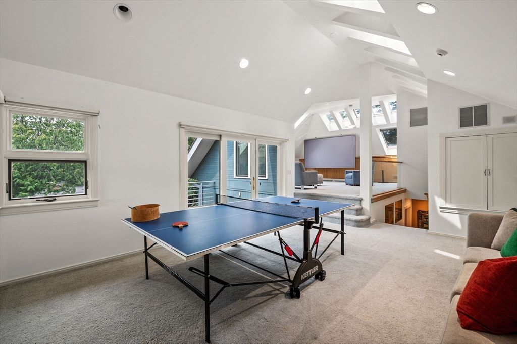 Game Room, Interior, Recessed Lighting