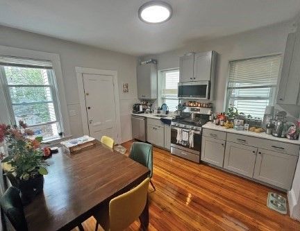 Dining room, Interior, Kitchen, Stainless Steel Appliances, Wood Texture Flooring