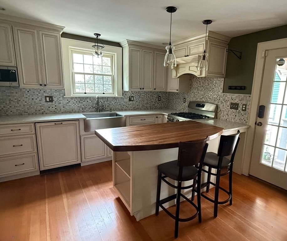 Interior, Kitchen, Pendant Lights, Wood Texture Flooring
