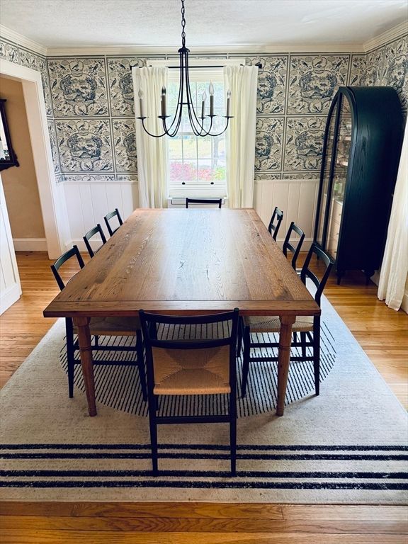 Chandelier, Dining room, Interior, Wood Texture Flooring