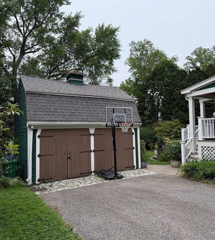 Detached Garage, Exterior