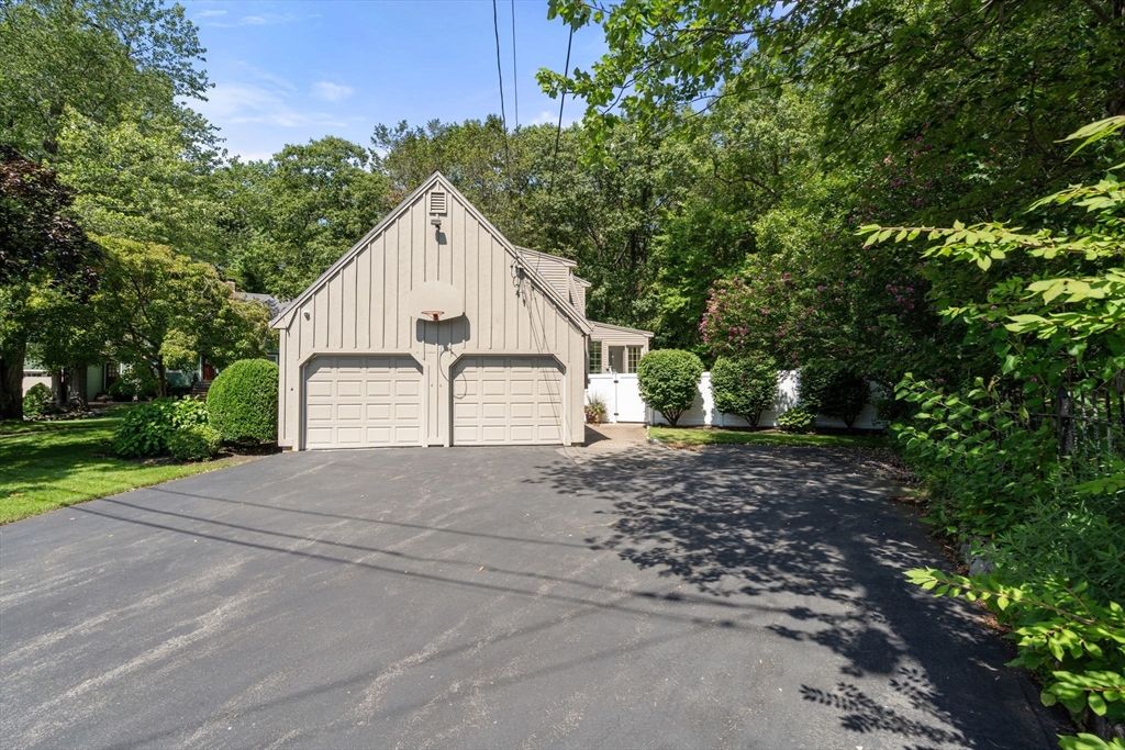 Detached Garage, Exterior