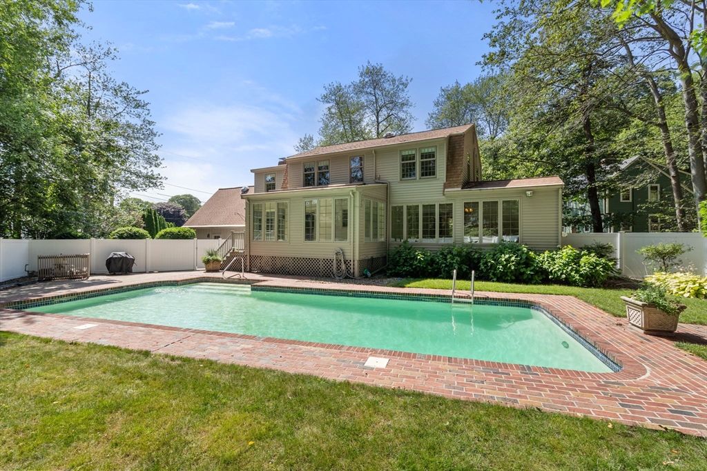 Exterior, Pool