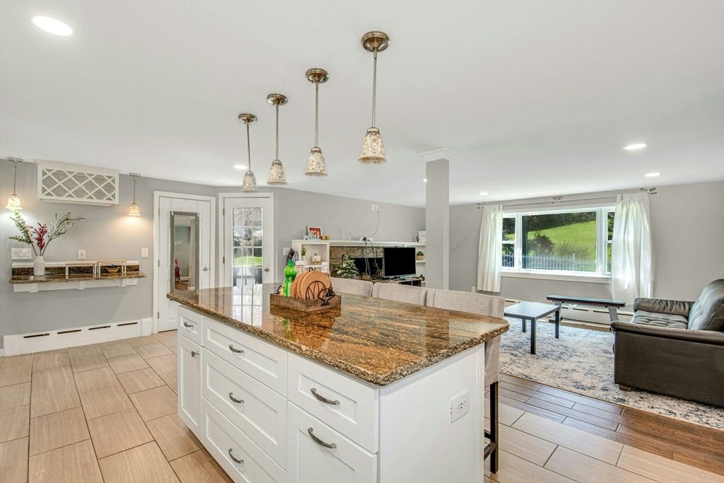 Interior, Kitchen, Living room, Pendant Lights, Recessed Lighting, Wood Texture Flooring