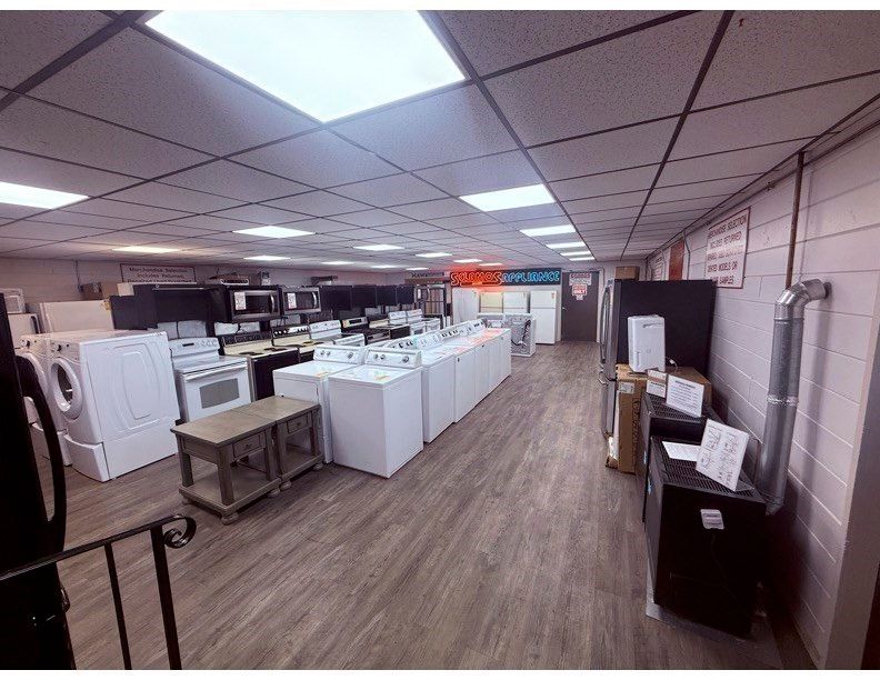 Interior, Recessed Lighting, Washer, Wood Texture Flooring