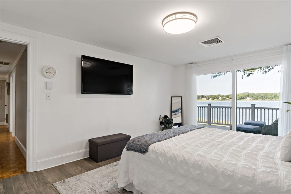Bedroom, Interior, Water, Wood Texture Flooring