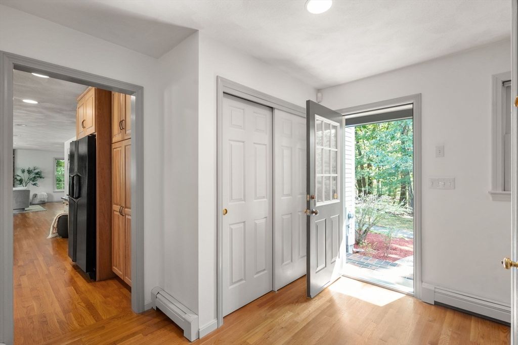 Interior, Recessed Lighting, Washer, Wood Texture Flooring
