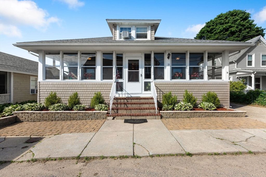 Exterior, Facade, American Foursquare