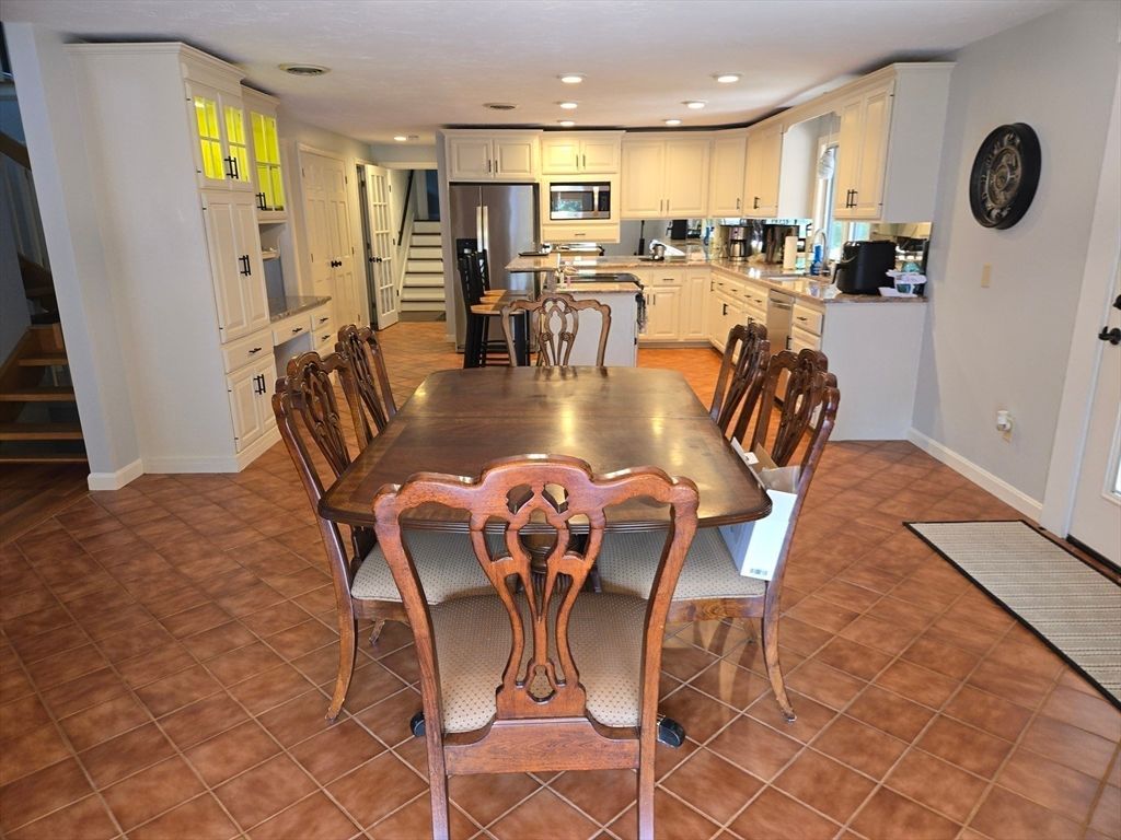 Dining room, Interior, Kitchen, Recessed Lighting, Stainless Steel Appliances
