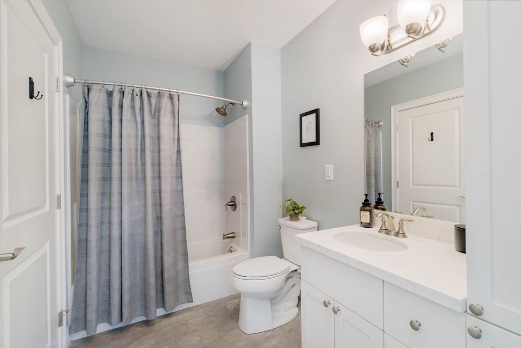 Bathroom, Interior, Tile Countertops