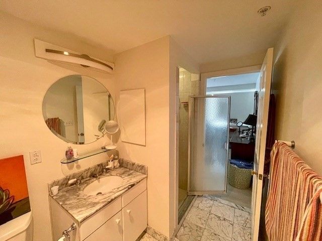 Bathroom, Interior, Marble, Recessed Lighting