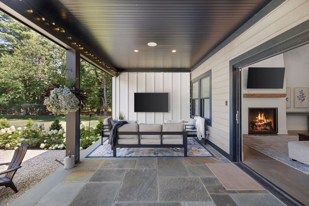 Exterior, Fireplace