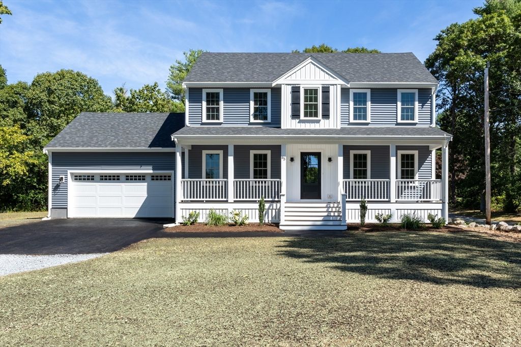 Attached, Exterior, Facade, Farmhouse