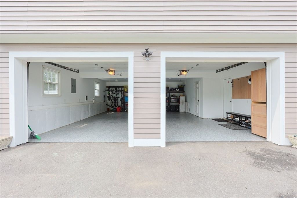 Garage, Interior